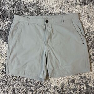 Vuori, Mens Flat Front Chino Shorts in Light Gray with 6” Inseam, US Size: 38